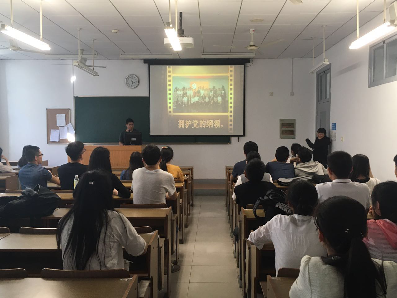 新老党员话信仰――针推AV视频