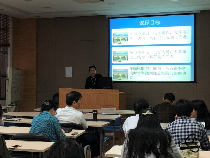 “一路走,一路带,一路话秋实”――AV视频